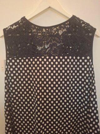 Blusa lunares con encaje