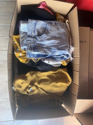 Caja de ropa variada