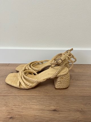 Sandalias Stradivarius beige T36