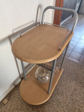 Camarera auxiliar con ruedas