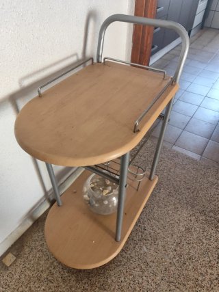 Camarera auxiliar con ruedas