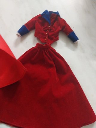 Vestiti Barbie rossi con fantasia natalizia