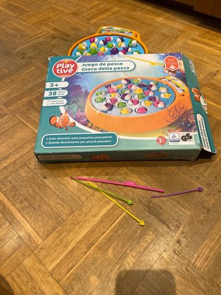Juego de pesca con cañas