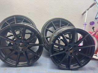 4 Llantas Negras