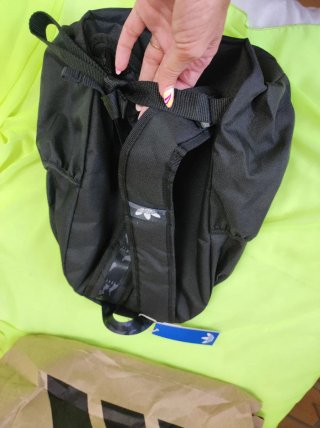 Mochila Adidas Negra y Gris Camuflaje 40x30x14cm