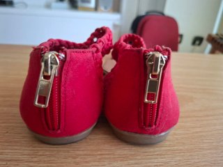Sandalias rojas de verano