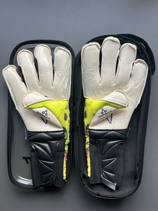 Guantes Portero Rinat Xtreme Guard Dominus Pro