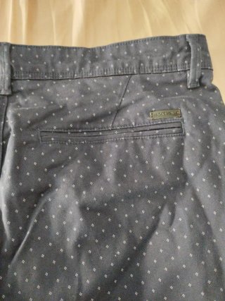 Pantalón corto hombre azul marino estampado