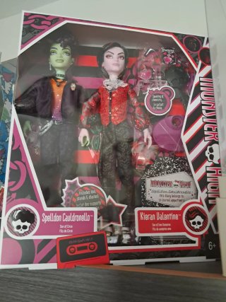 Monster High Spellldon Cauldronello y Kieran Valen