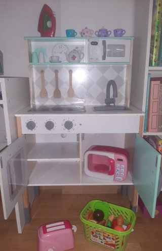 Cocinita de juguete de madera con acessorios como