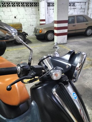 Piaggio Beverly 500 Scooter Negra
