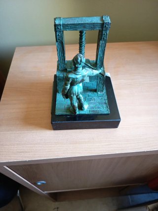 Figura bronce Maquinpres S.A.