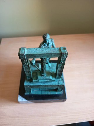 Figura bronce Maquinpres S.A.