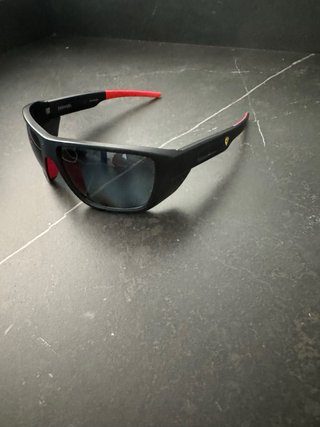 Gafas de sol polarizadas Ferrari