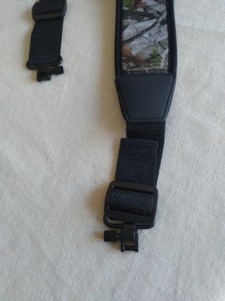 Correa para armas camuflaje, incluye anillas