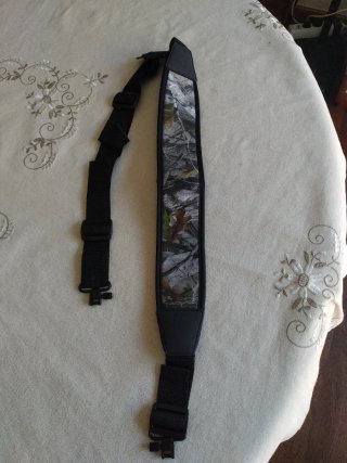 Correa para armas camuflaje, incluye anillas