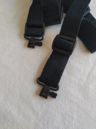 Correa para armas camuflaje, incluye anillas