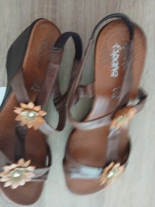 Sandalias tacón cuña flor talla 36