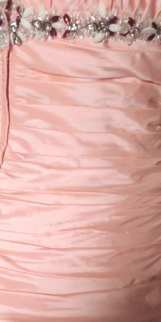 Vestido elegante rosa con pedrería
