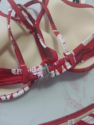 Bikini red point Rojo talla 42C Estampado Flo