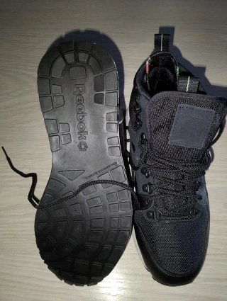 Zapatillas Reebok GL6000 Negras y Blancas
