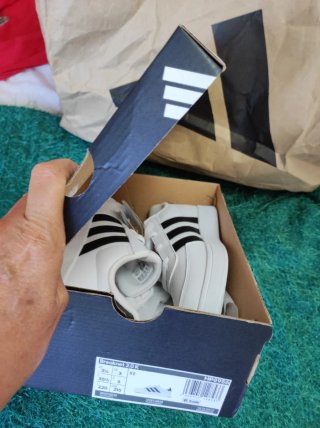 Zapatillas Adidas Blancas y Negras