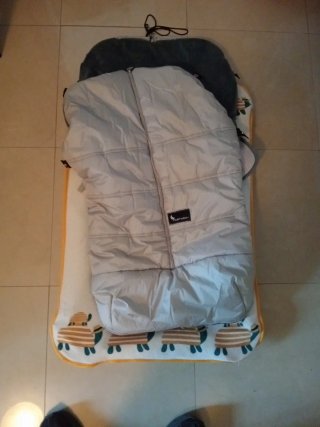 Saco protector-térmico para carrito de bebé.