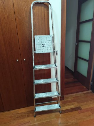 Escalera de aluminio plegable