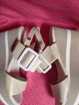 Sandalias Carmela Beige Talla 40
