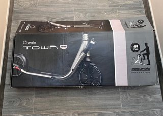 Patinete “Oxelo Town 9” Gris Plegable con caja.