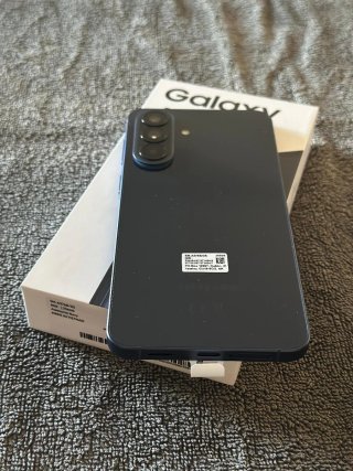 Samaung A57 5G 256GB NUEVO + funda Spigen
