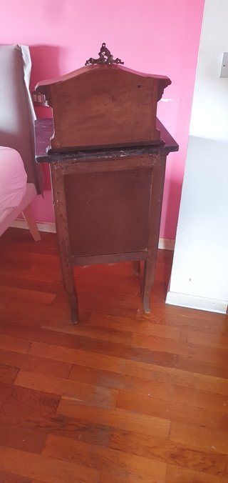 Coppia di Comodini Antichi in Legno Intarsiato
