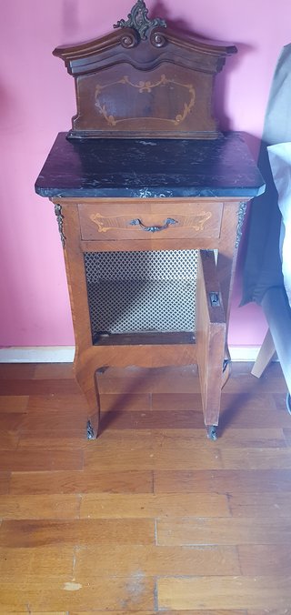Coppia di Comodini Antichi in Legno Intarsiato