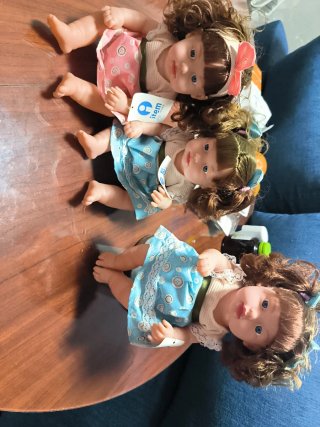 Lote 3 Muñecas Bebé con Vestidos