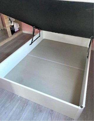 Liquidazione di cambio stock: letti con contenitore e materassi