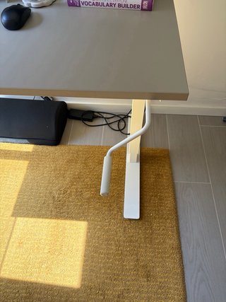 Tavolo da ufficio regolabile in altezza