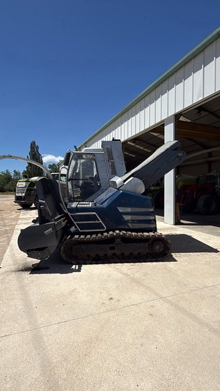 Volteadora de compost autopropulsada