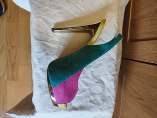 Zapatos Peep Toe Antelina Multicolor tacón dorado