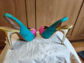 Zapatos Peep Toe Antelina Multicolor tacón dorado
