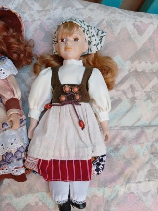 2  Muñeca de porcelana antigua