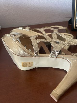 Sandalias Doradas Tacón