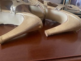 Sandalias Doradas Tacón