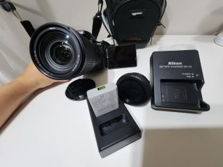 Cámara Nikon D5600 con accesorios
