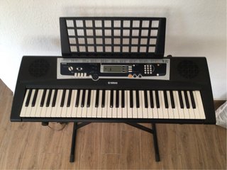 Piano Yamaha YPT-210