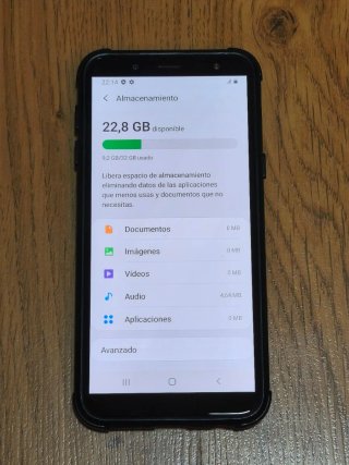 Samsung Galaxy J6 + cargador y funda