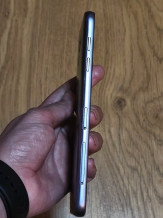 Samsung Galaxy J6 + cargador y funda