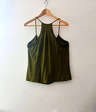 Top fluido verde caqui 100% viscosa volantes T.M/L