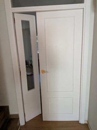 Puertas de madera blancas