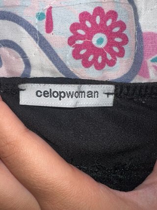 Camiseta lencera negra con encaje
