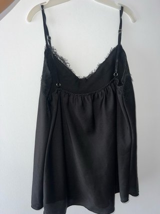 Camiseta lencera negra con encaje